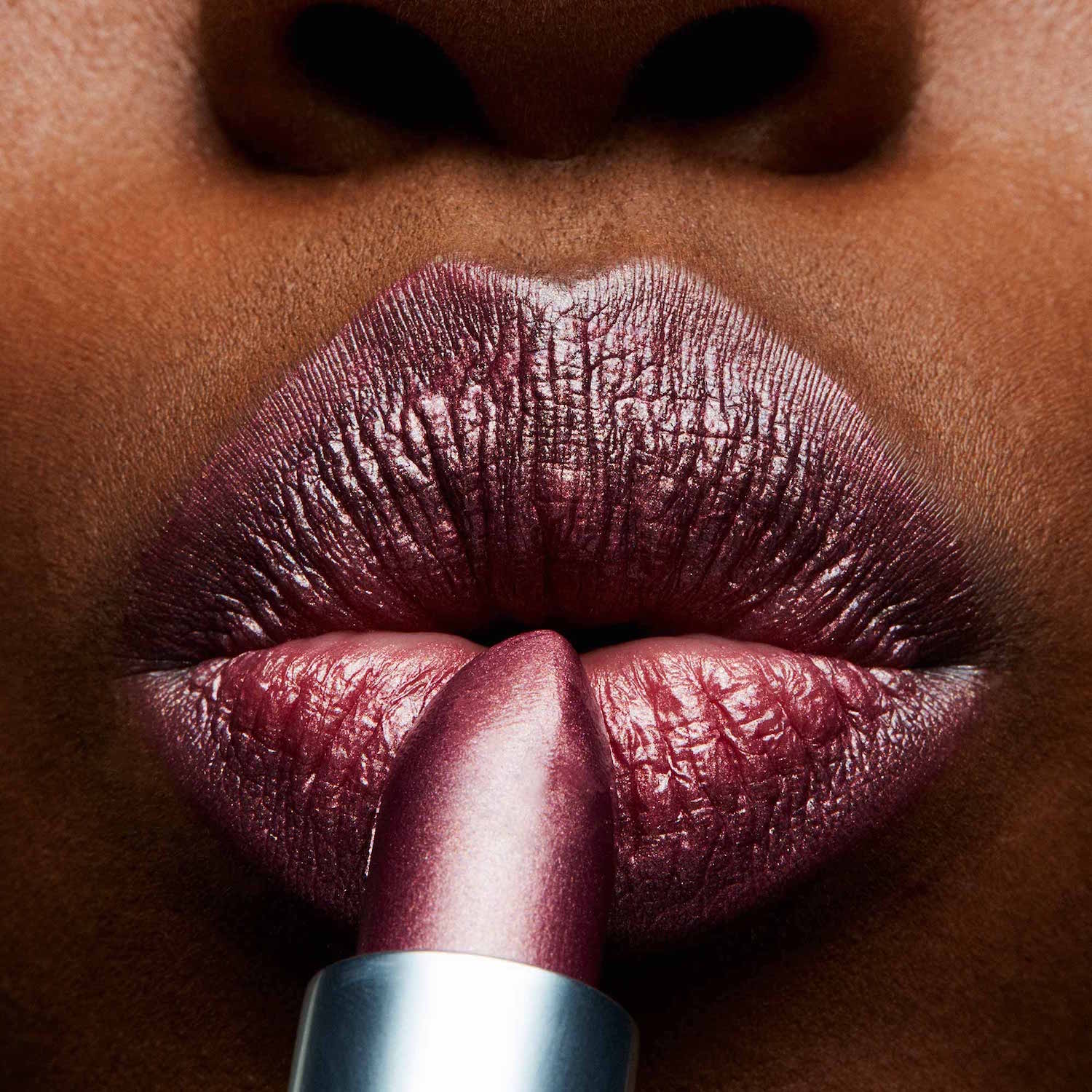 FROST LIPSTICK (LABIAL EN BARRA ACABADO APERLADO)